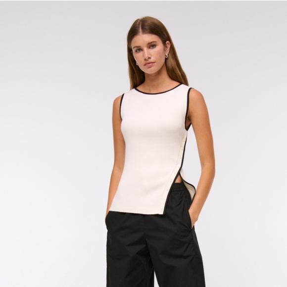 Abercrombie NWOT Asymmetrical Button Top - Picture 2 of 4